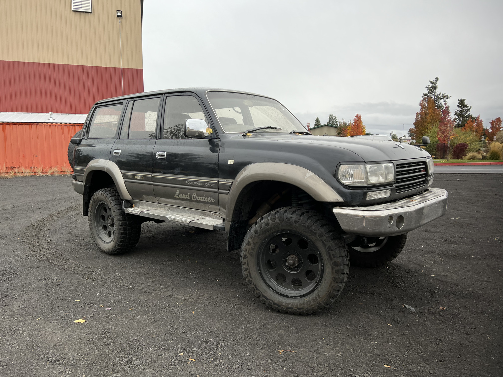 Lifted 80 Series Land Cruiser in fall